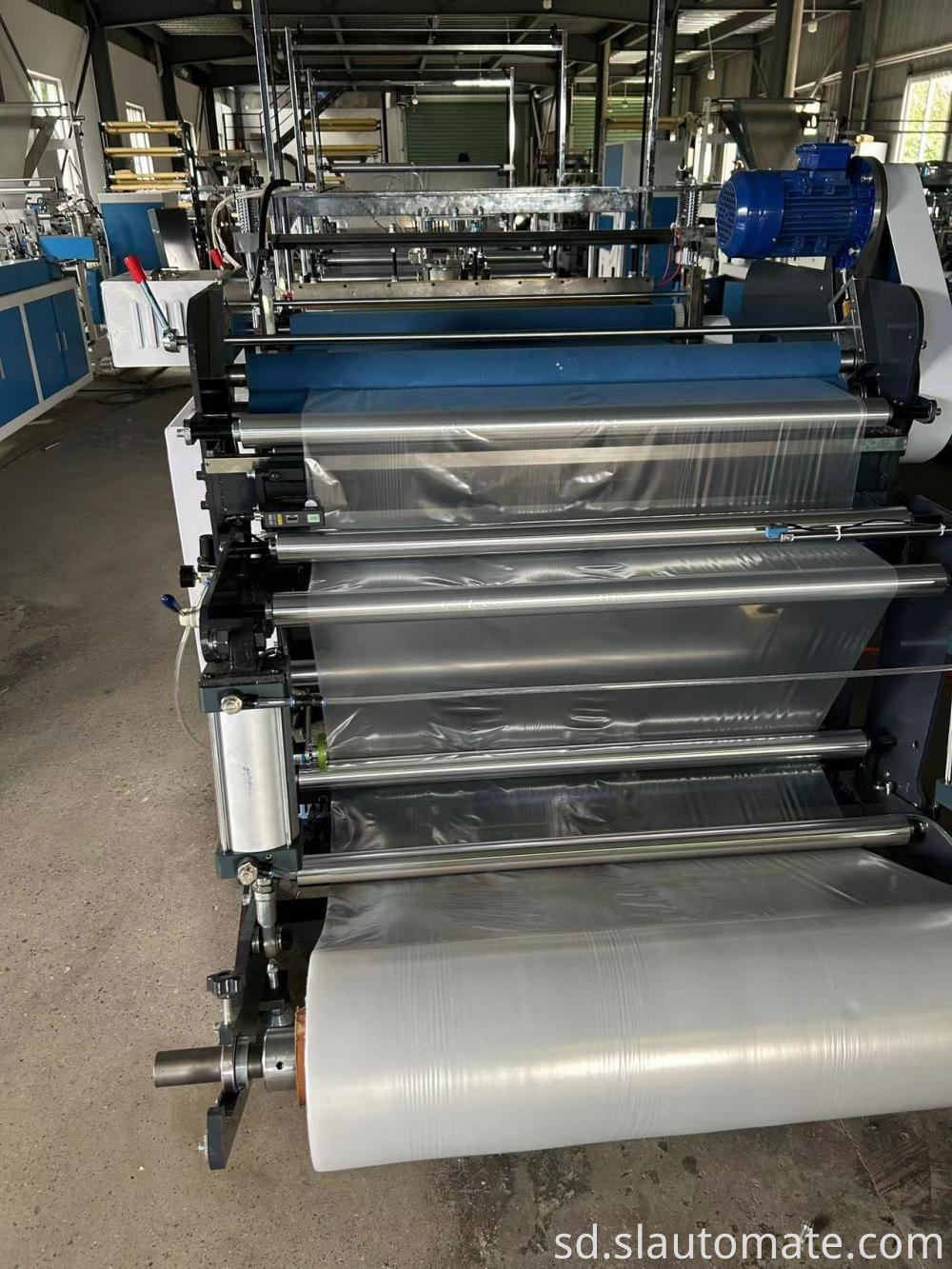 ڊسپوزيبل برسات جي پيداوار جو سامان Disposable raincoat production equipment